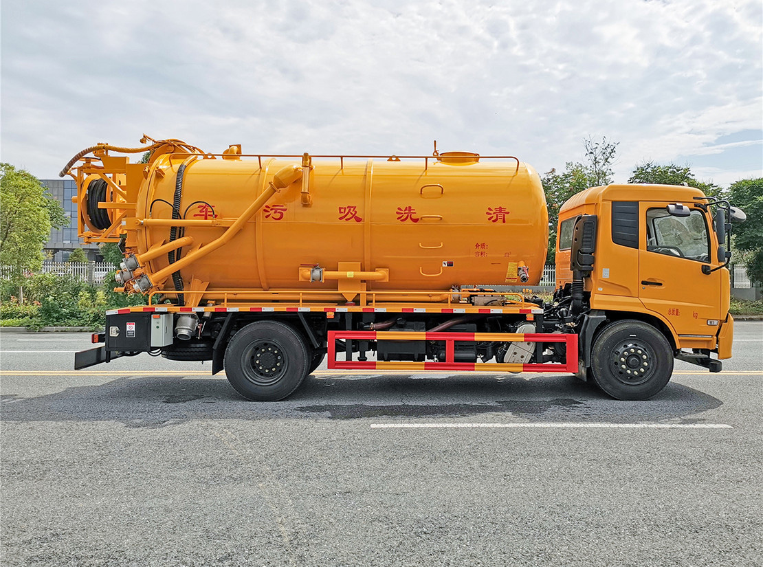 東風(fēng)天錦15方清洗吸污車(chē)（一體罐外觀(guān)）